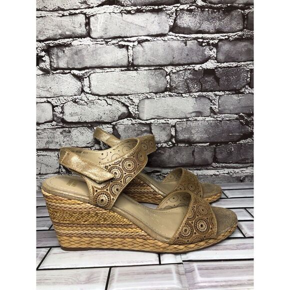Johnston & Murphy Georgiana Metallic Gold Leather Wedge Strap Sandals Women 9.5M - Picture 1 of 16